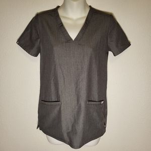 Figs Casma Three-Pocket Scrub Top size XXSmall in Heathered Grey